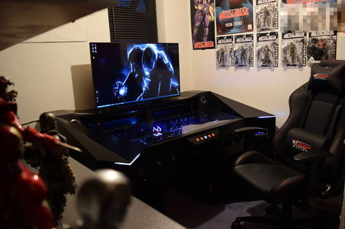 玩家制造未來感十足的桌形電腦 軟硬件融合的藝術